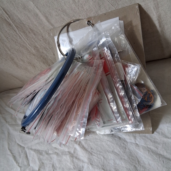 Bucilla Kitty Sampler Christmas Kit With Large Embrodiery Lot - Picture 2 of 5